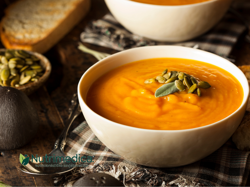 Kremasta supa od butternut tikve i crvene leće